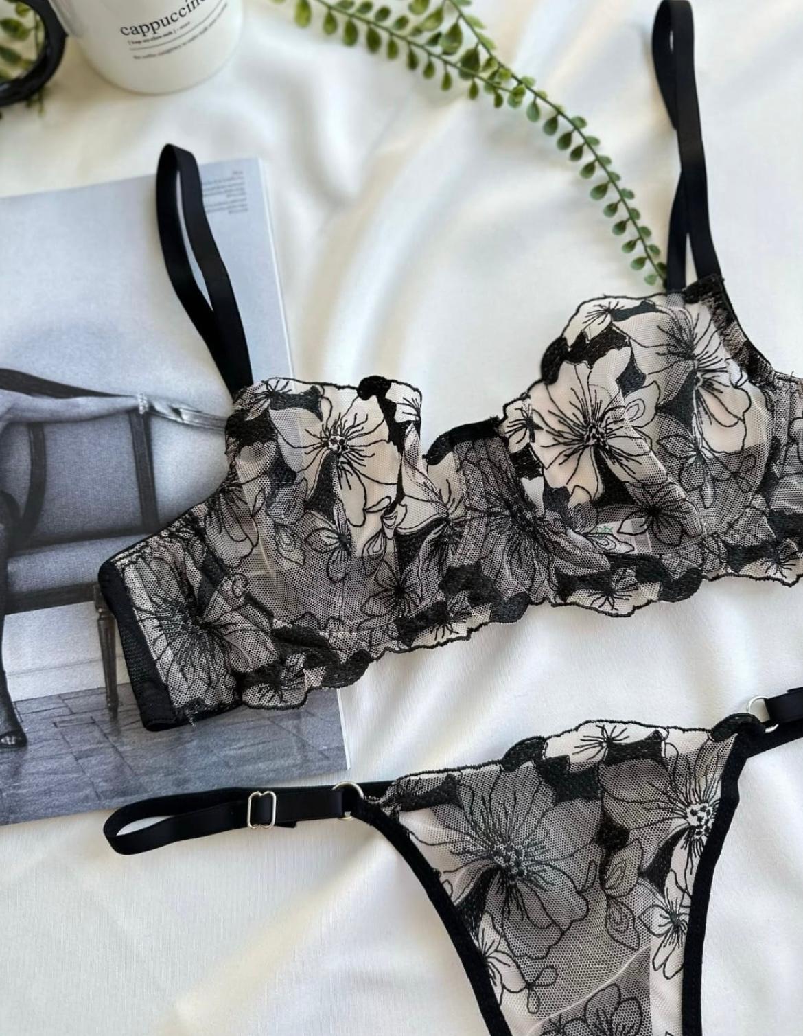 SAEVRA Shadow Lace Set